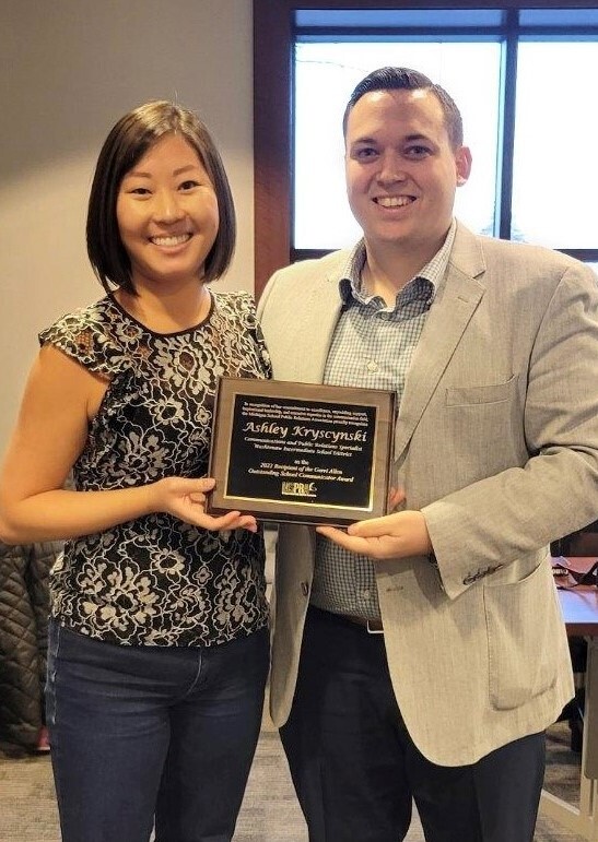 Ashley Kryscynski receives plaque from Andrew Munson